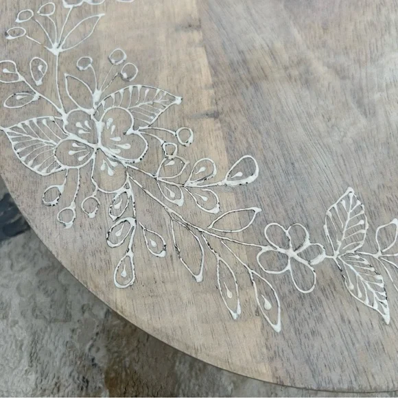 Elegant Wooden Decorative Plate - Picture 4 of 9